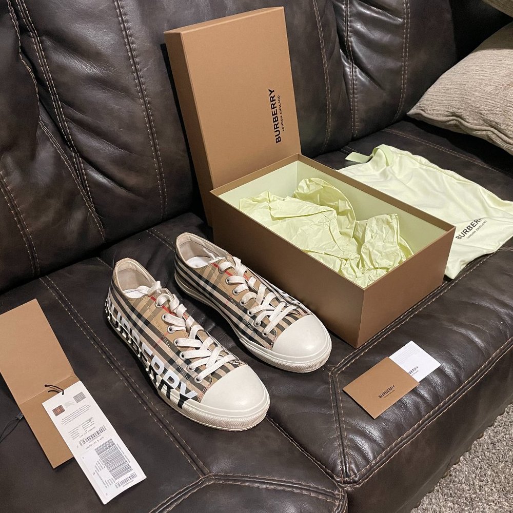 Burberry Larkhall Logo, Size 46 (~12.5 US)